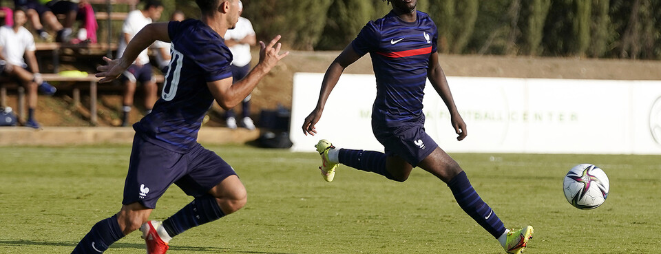 Bondo titulaire contre la Suède