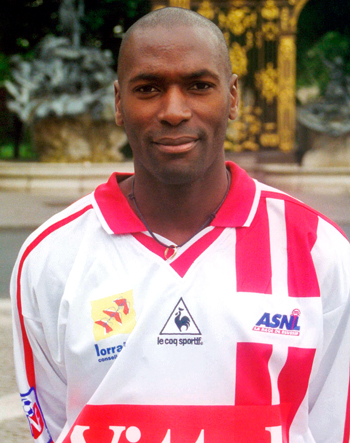 Défenseur de 2000 à 2002 (46 matchs, 3 buts)