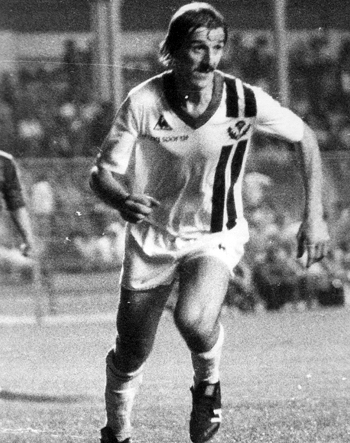 Défenseur de 1977 à 1983 (222 matchs, 11 buts)